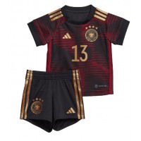 Tyskland Thomas Muller #13 Replika babykläder Bortaställ Barn VM 2022 Kortärmad (+ korta byxor)